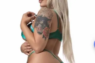 sexy blondie next door!! 🍑🤤 - Image 5